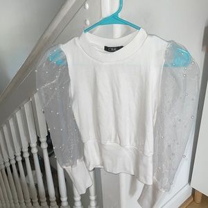 Long-sleeved, white shirt w/ pearls in S